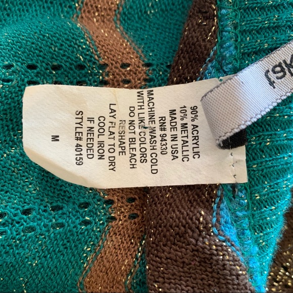 Takeout Size M, Multicolored Ikat print, Button Down Cardigan. - Picture 11 of 11